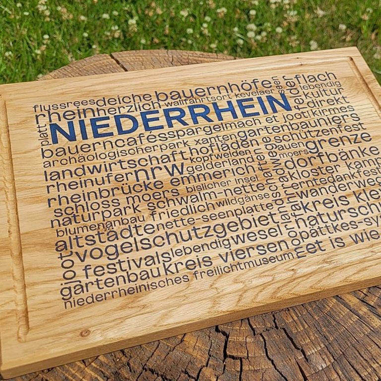 Schneidebrett mit Niederrheinwortwolke